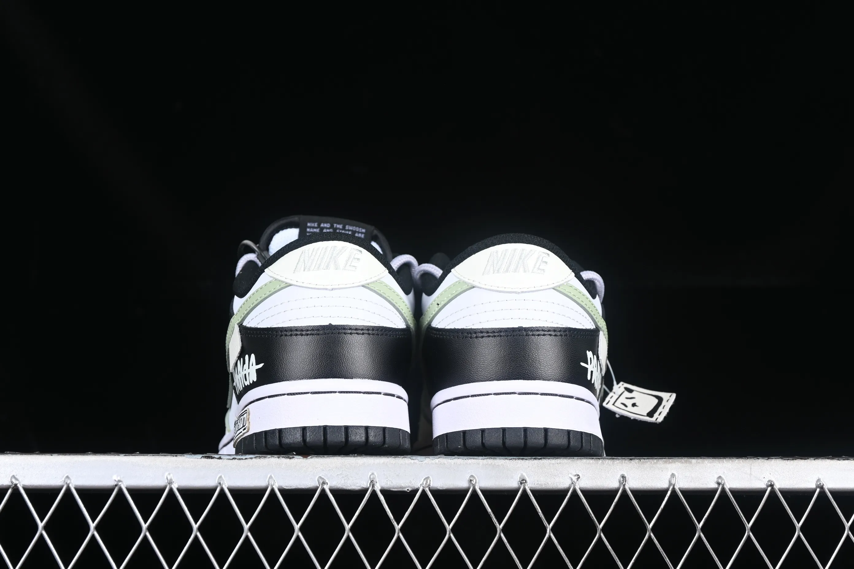 All Categories Nk SB Dunk Series Nk SB Dunk Low Low-top sneakers Nk Dunk Low Rolling in Black and white yellow panda Graffiti simple SB strap low-top casual sneakers DD1503-101